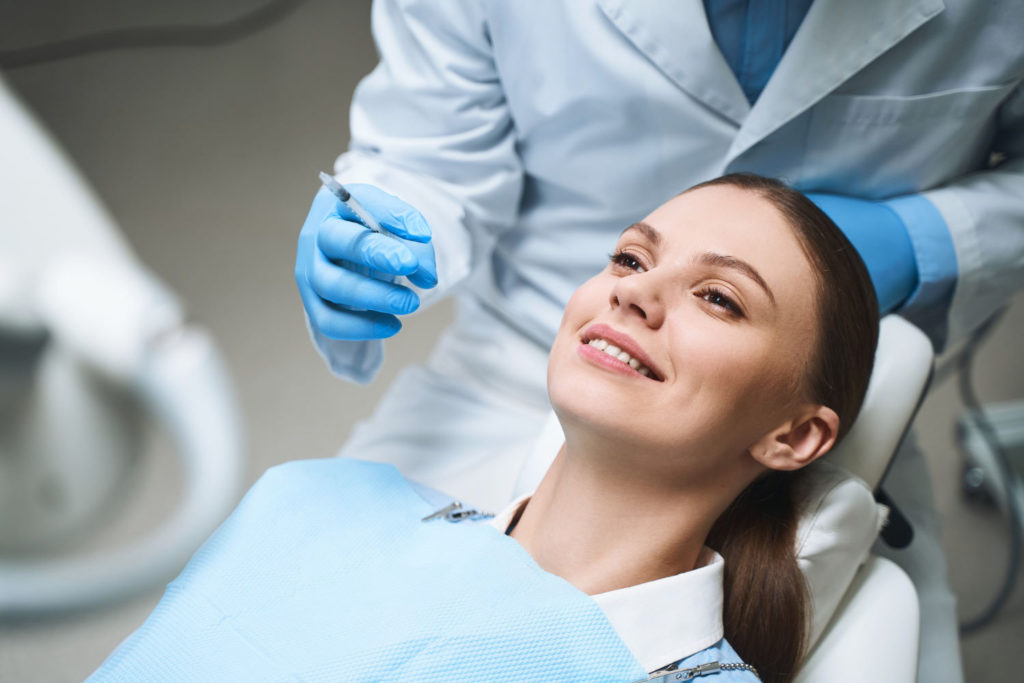 Leczenie stomatologiczne przy pomocy mikroskopu jest czasem konieczne podczas zabiegu endodontycznego, czyli kanałowego