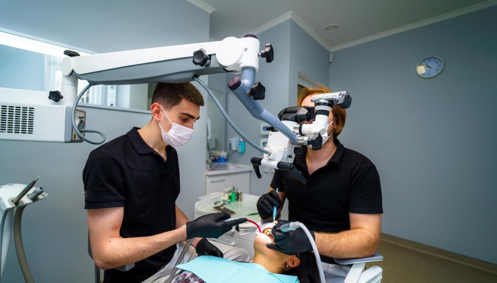 W dzisiejszych czasach stomatologia jest coraz bardziej popularna i rozwija się w szybkim tempie.