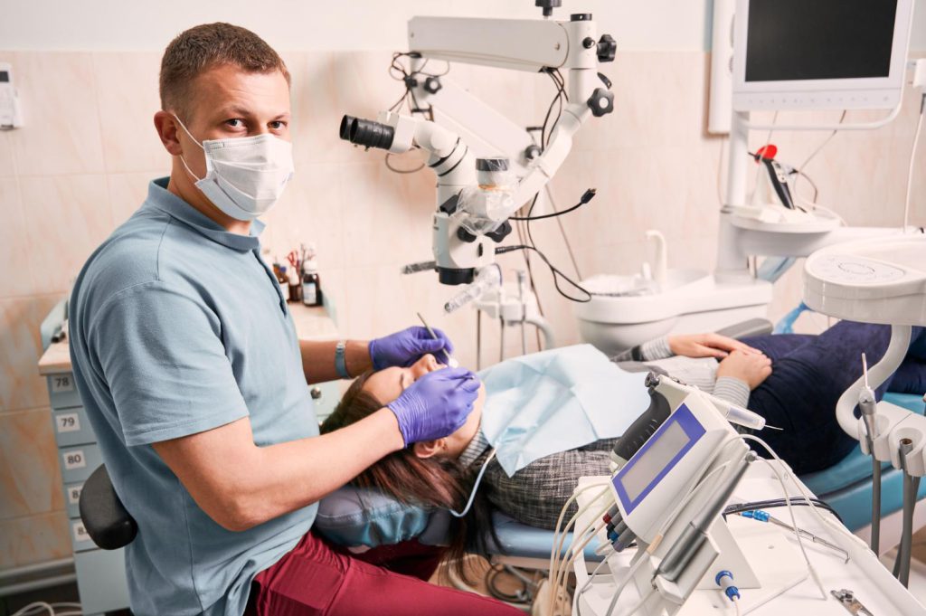 Leczenie kanałowe jest jedną z najskuteczniejszych metod ratowania uszkodzonych zębów.